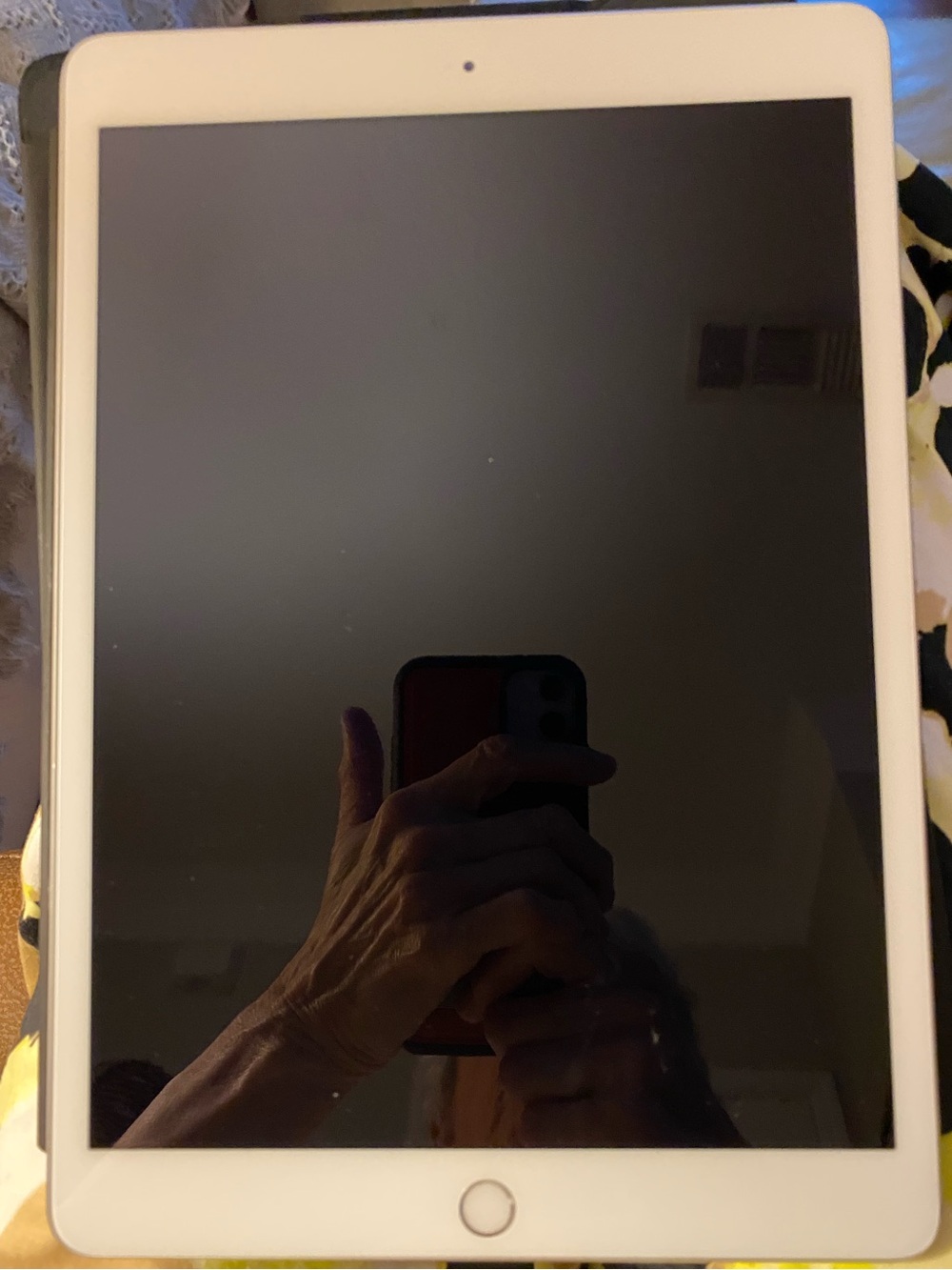 Apple IPad 7th generation, 32 GB, Home Button. Replaced by AppleCare 6 mo agoEUC